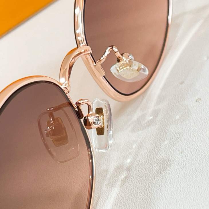 Picture of Louis Vuitton Sunglasses _SKUfw80916452fw
